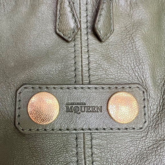 SOLD! Alexander McQueen Large De Manta Tote Forest Green Leather Iconic Design - Picture 2 of 13